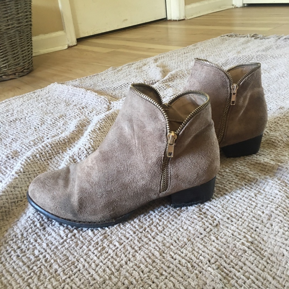 Light brown suede booties